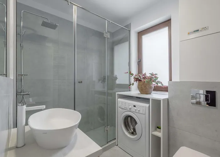 Modern & Bright On Amzei Square Lägenhet