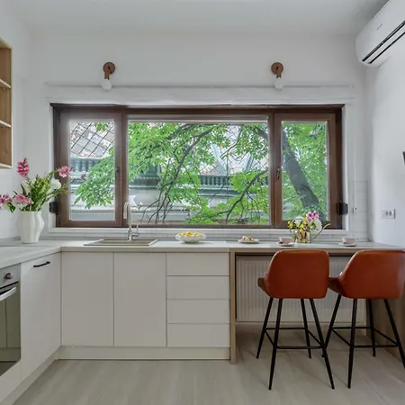 Modern & Bright On Amzei Square Apartment Bucharest