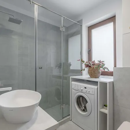 Modern & Bright On Amzei Square Apartment
